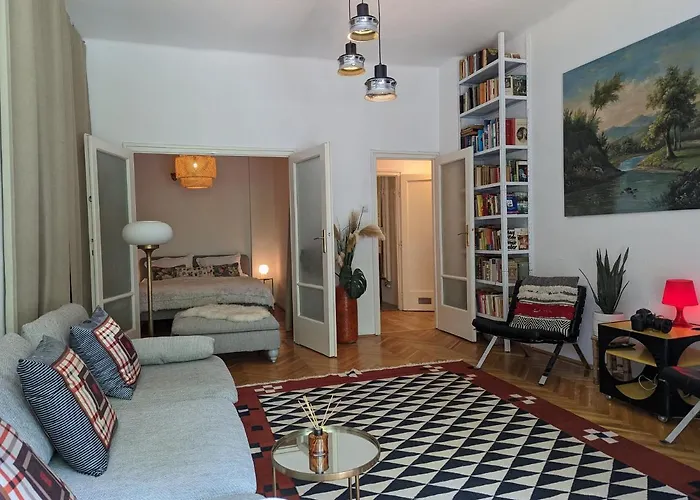 Cozy Park Apartment